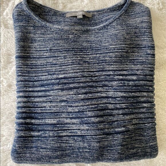 Daisy Fuentes blue scoop Neck Sweater Medium - Picture 4 of 6